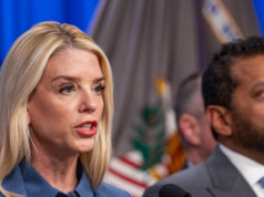 Bondi: DOJ e FBI executam mandado de busca do jornalista do Washington Post que relatou informações confidenciais Bondi: DOJ e FBI executam mandado de busca do jornalista do Washington Post que relatou informações confidenciais