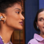 captura de tela do carrinho de compras em Bose.com com seleção de presentes grátis