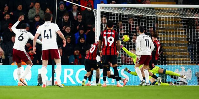 Bournemouth x Arsenal - Premier League AO VIVO: último placar, notícias do time e atualizações enquanto Gabriel compensa seu raro erro ao empatar o placar seis minutos depois de presentear Evanilson com um passe rebelde
