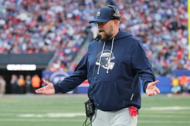 Brian Daboll, do New York Giants, esteve ausente durante o quarto período.