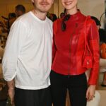 Brooklyn Beckham compartilhou uma emocionante homenagem de aniversário à esposa Nicola Peltz na sexta-feira, enquanto ele se autodenominava o 'homem mais sortudo', apesar de sua amarga rivalidade familiar (foto em 2024)