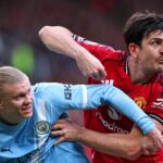 Erling Haaland, do Manchester City, olha para Harry Maguire, do Manchester United, durante a partida da Premier League entre Manchester United e Manchester City, em Old Trafford, em 17 de janeiro de 2026