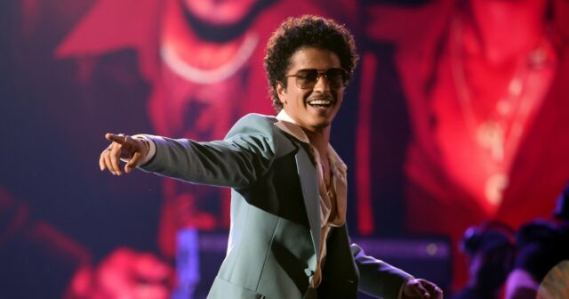 Bruno Mars sai em turnê pela primeira vez em quase Bruno Mars sai em turnê pela primeira vez em quase 10 anos. Como conseguir ingressos