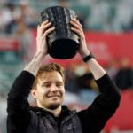 Bublik se prepara para estreia no Top 10 antes do Aberto da Austrália após conquistar o título em Hong Kong