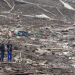 Busca massiva em andamento por dezenas de desaparecidos em deslizamento de terra mortal na Indonésia