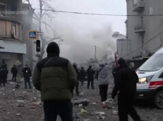 Busca por pessoas possivelmente presas sob os escombros após ataque russo atingir Kharkiv Yahoo news home