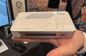 CES 2026: Experimentamos um supercomputador de IA que cabia no nosso bolso. Conheça Tiiny AI. Laboratório de bolso Tiiny AI