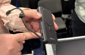 CES 2026: Você finalmente pode usar os óculos AR da XREAL com o Nintendo Switch 2 XREAL NEO de frente e de trás