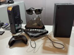 CES 2026: os novos óculos para jogos da XREAL colocam um monitor de jogos enorme e rápido bem na sua cara O escritor usando os óculos ROG XREAL R1