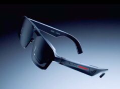 CES 2026 prático: os primeiros óculos inteligentes AR de 240 Hz da Xreals fizeram meu queixo cair Esquerda: óculos para jogos ROG Xreal R1 AR. À direita: óculos para jogos ROG Xreal R1 AR acoplados em uma mesa ao lado de um teclado, fones de ouvido e um controlador.