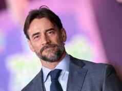 CM Punk descarta teoria dos fãs da WWE após momento viral CM Punk at the Premiere of Walt Disney Studios'