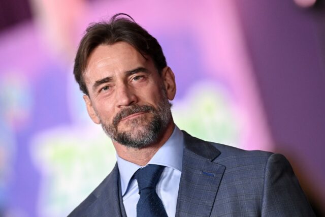 CM Punk descarta teoria dos fãs da WWE após momento CM Punk at the Premiere of Walt Disney Studios'