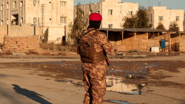 Caçada humana a prisioneiros do ISIL na Síria após combates perto de prisões
