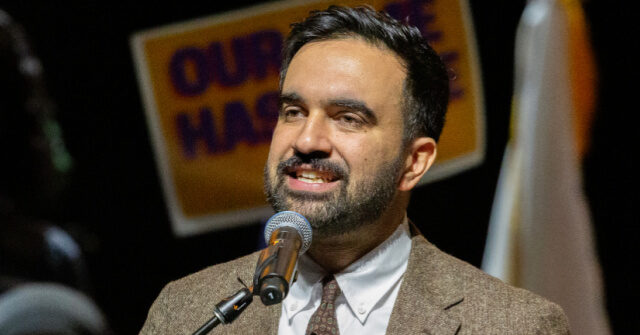 'Camarada Mamdani': Prefeito de Nova York é incendiado após dizer 'Camarada Mamdani': Prefeito de Nova York é incendiado após dizer que a prisão de Maduro 'violou o direito federal e internacional'