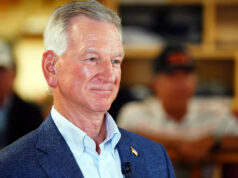 Candidato republicano desafia residência em Tuberville, diz que parece morar na Flórida, não no Alabama Yahoo news home