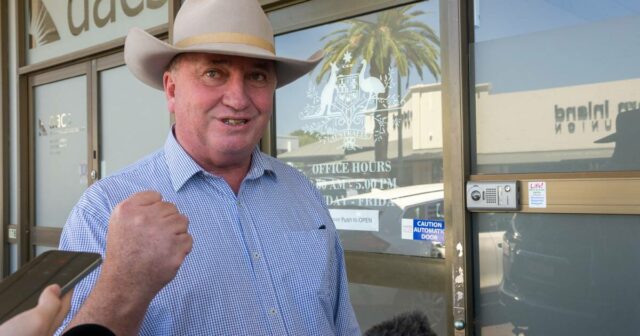 Caos da coalizão: Barnaby Joyce sugere novas deserções para One Nation
