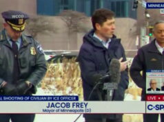 Capangas do ICE criticados por deixar o carro rolar durante a prisão Yahoo news home