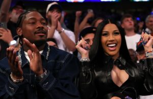 Cardi B grita ao ver a vitória de Stefon Diggs no playoff do New England Patriots Cardi B grita ao ver a vitória de Stefon Diggs no playoff do New England Patriots