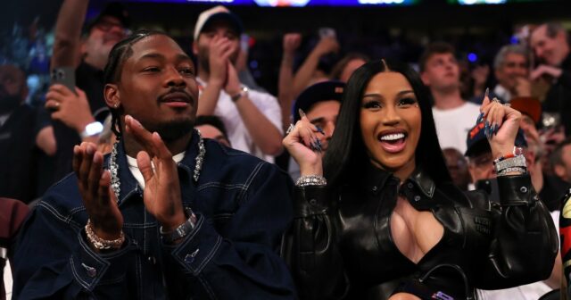 Cardi B grita ao ver a vitória de Stefon Diggs no playoff do New England Patriots
