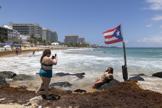 Caribe é importante: dicas para um turismo responsável Um hotel resort inacabado é visto na pequena ilha subdesenvolvida de West Caicos, nas Ilhas Turks e Caicos, quinta-feira, 16 de outubro de 2008. O colapso financeiro global transformou uma ilha idílica do Atlântico no local de uma disputa feia em 16 de outubro, quando centenas de trabalhadores chineses no projeto do resort paralisado supostamente detiveram empreiteiros israelenses. (Foto AP/Davis Hinds)