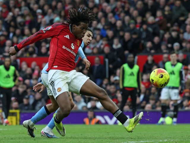 Carrick teve um início perfeito na vitória do United sobre Carrick teve um início perfeito na vitória do United sobre o City por 2 a 0 no clássico de Manchester