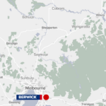 Carro lotado com oito adolescentes bate em Mercedes na rodovia e capota