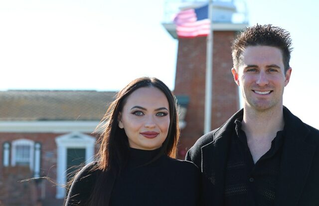 Casal de Santa Cruz reacende relacionamento anterior na série Hallmark Casal de Santa Cruz reacende relacionamento anterior na série Hallmark + ‘Second Chance Love’