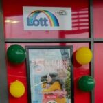 Um morador de Gold Coast é multimilionário, mas ainda não sabe. Alguém da região - ou que estava visitando - arrecadou mais de US$ 2,5 milhões no sorteio da Gold Lotto do fim de semana.