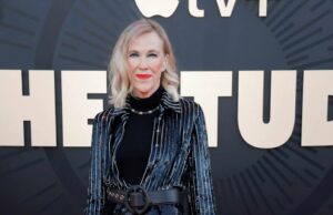 Catherine O’Hara tinha dificuldade para respirar antes de morrer, revela áudio do 911 Catherine-OHara-Emmys-GettyImages-2235450370
