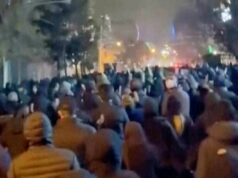 Centenas de mortos em protestos em massa no Irã, dizem ativistas Centenas de mortos em protestos em massa no Irã, dizem ativistas