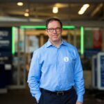 O chefe da Tesco, Ken Murphy, disse que os clientes ainda estão 'contando cada centavo' após vendas de Natal abaixo do esperado