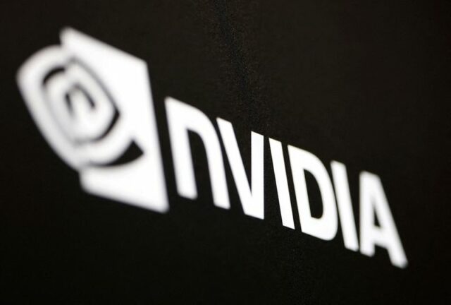 China pede que empresas de tecnologia suspendam pedidos de chips H200 da Nvidia, relata Information
