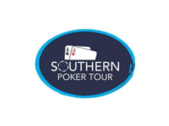 Chris Skinner deixa o cargo de embaixador da marca Southern Poker Tour após escândalo de trapaça Fundo branco com logotipo do Southern Poker Tour no meio. Chris Skinner deixa o cargo de embaixador da marca Southern Poker Tour após escândalo de trapaça