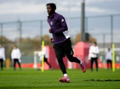 Cinco garotos-prodígios do Manchester United que podem estrear em 2026 O Manchester United comemora a vitória na liga.