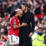 Bryan Mbeumo comemora gol com companheiros do Man Utd