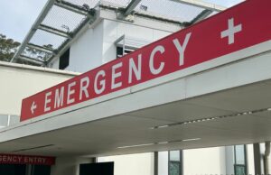 Cirurgiões ‘aceitaram subornos’ por vendas hospitalares de US$ 2,8 milhões Cirurgiões 'aceitaram subornos' por vendas hospitalares de US$ 2,8 milhões