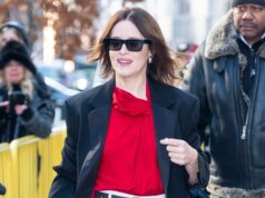 Claire Foy está fazendo das calças brancas a alternativa chique aos jeans skinny neste inverno Rihanna é vista indo para