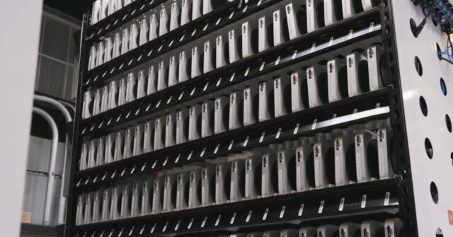 Clawdbot desperta memes do Mac mini conforme o nome das Clawdbot desperta memes do Mac mini conforme mudança de nome de forças antrópicas | A imagem mostra um dos data centers Mac mini do MacStadium