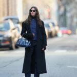 NOVA IORQUE, NOVA IORQUE - 31 DE MARÇO: Katie Holmes posa na noite de abertura do David Mamet's