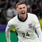 Cole Palmer visto vestindo uma camisa do Manchester United