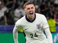 Cole Palmer visto vestindo uma camisa do Manchester United Cole Palmer visto vestindo uma camisa do Manchester United