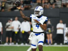 College QB TJ Finley é transferido para sua sétima escola diferente TJ Finley nº 4 do Georgia State Panthers passa a bola contra o Vanderbilt Commodores no primeiro tempo no FirstBank Stadium em 20 de setembro de 2025 em Nashville, Tennessee.