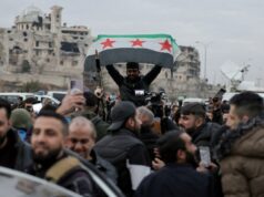 Combatentes curdos deixam Aleppo, na Síria, após dias de confrontos Combatentes curdos deixam Aleppo, na Síria, após dias de confrontos