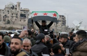 Combatentes curdos deixam Aleppo, na Síria, após dias de confrontos Combatentes curdos deixam Aleppo, na Síria, após dias de confrontos