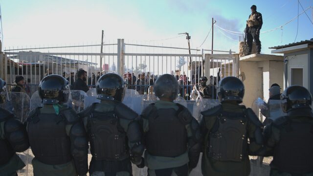 Combatentes do ISIS ainda em liberdade após fuga da prisão síria, contribuindo para situação de segurança volátil
