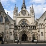 Royal Courts of Justice, Londres (exterior). Comissão de Jogos do Reino Unido recebe julgamento em processo judicial de chefes de jogos de azar