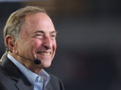 Comissário da NHL diz que assistiu ‘rivalidade acalorada’ em uma noite: ‘É uma história maravilhosa’ Comissário da NHL diz que assistiu 'rivalidade acalorada' em uma noite: 'É uma história maravilhosa'