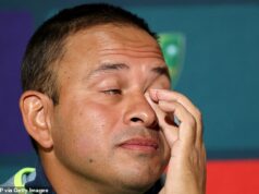 Como Usman Khawaja se tornou um dos jogadores mais polarizadores do críquete australiano com mensagens políticas desafiadoras Usman Khawaja (foto) ficou visivelmente emocionado ao fazer seu anúncio de aposentadoria