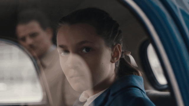 Como a diretora Christina Tournatzés escalou Elise, a 'incrível' filha de 12 anos de Vicky Krieps, como a estrela emergente do drama alemão 'Karla' 
