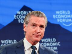 Como acabar com o agravamento da crise do custo de vida na Califórnia – os políticos devem parar de mentir Carl DeMaio falando em apoio ao esforço de revogação contra o prefeito Bob Filner.